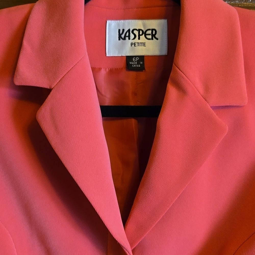 Kasper-Sorbet colored collared Blazer Size 6P. NWT.